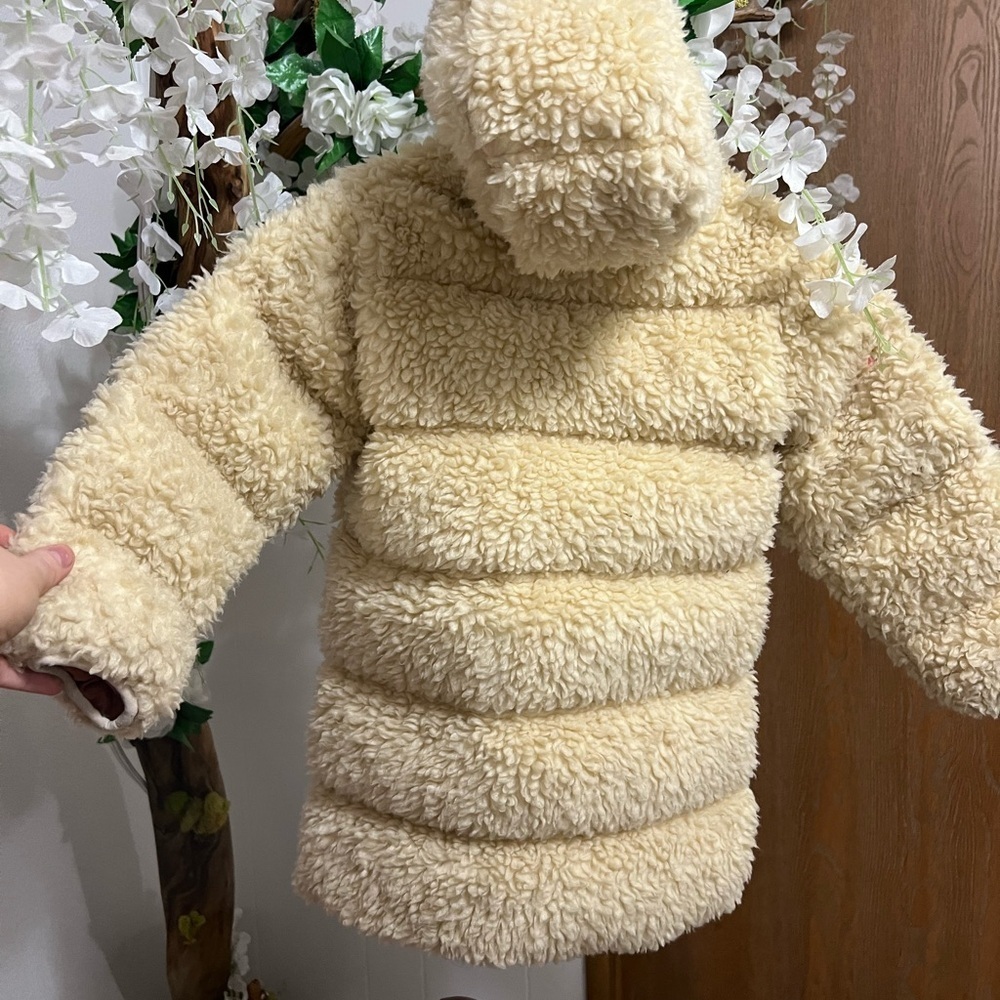 Patagonia GIRLS Cream Sherpa Hooded Coat - Picture 5 of 9
